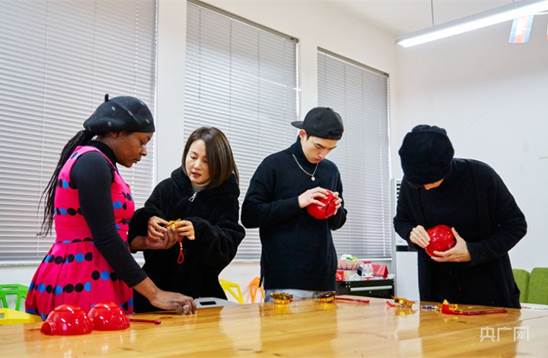 说明: https://mediabluk.cnr.cn/img/cnr/CNRCDP/2022/0214/0de6c06dfa05e164484771687432357611.jpg?auth=8190dc26ca8c899b476f35265665cb04