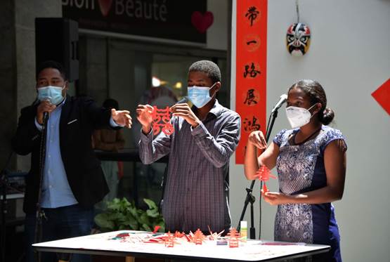 说明: https://img-xhpfm.xinhuaxmt.com/News/202202/20220213102125_9293.jpg?x-oss-process=image/resize,w_1000/auto-orient,1/quality,Q_80